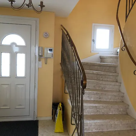 Villa La Libellule 160 m2 avec 5 Chambres 2 Sdb 2 Wc Grand Jardin et Parking Privé-2